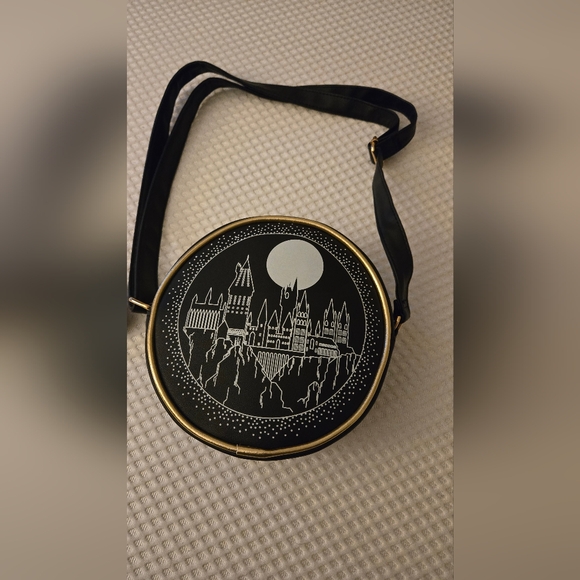 Harry Potter Hogwarts Glow in the Dark Purse NWT - Picture 1 of 4